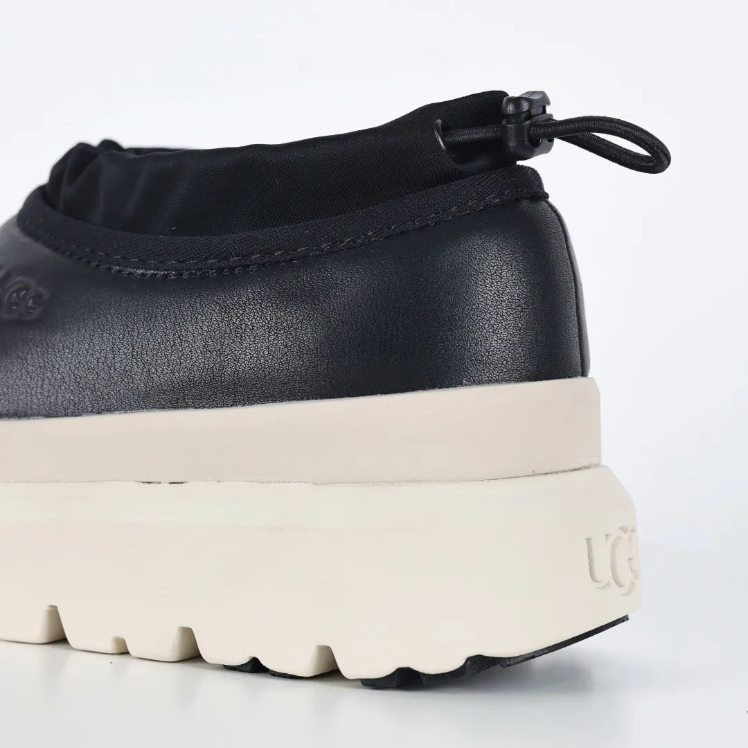 Pick up locally 💰620 Core recommendation Good price Cashmere insoles are a very suitable choice for keeping warm in winter and at home. In the new year, uug launched a series of styles, which are partial to the preferences of young consumers and have also moved to the forefront of fashion trends. Shoe body material Water-repellent coated suede upper 17mm UGGPURE™ implanted wool insole Lightweight non-slip comfortable rubber outsole With brand LOGO Trademark Comes with a full set of packaging Size: 35 36 37 38 39 40 41 42 43 44